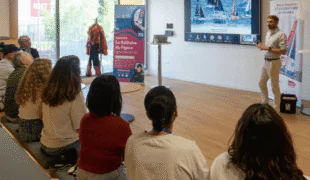 Équipe Kereis lors de la conférence en direct avec Marie Gendron pendant la Solitaire du Figaro 2026